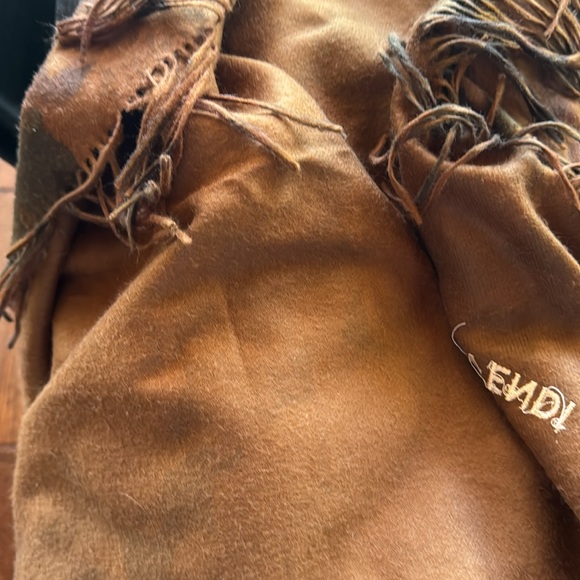 Authentic FENDI Cashmere Scarf Fendi Logo Corner - Picture 4 of 5